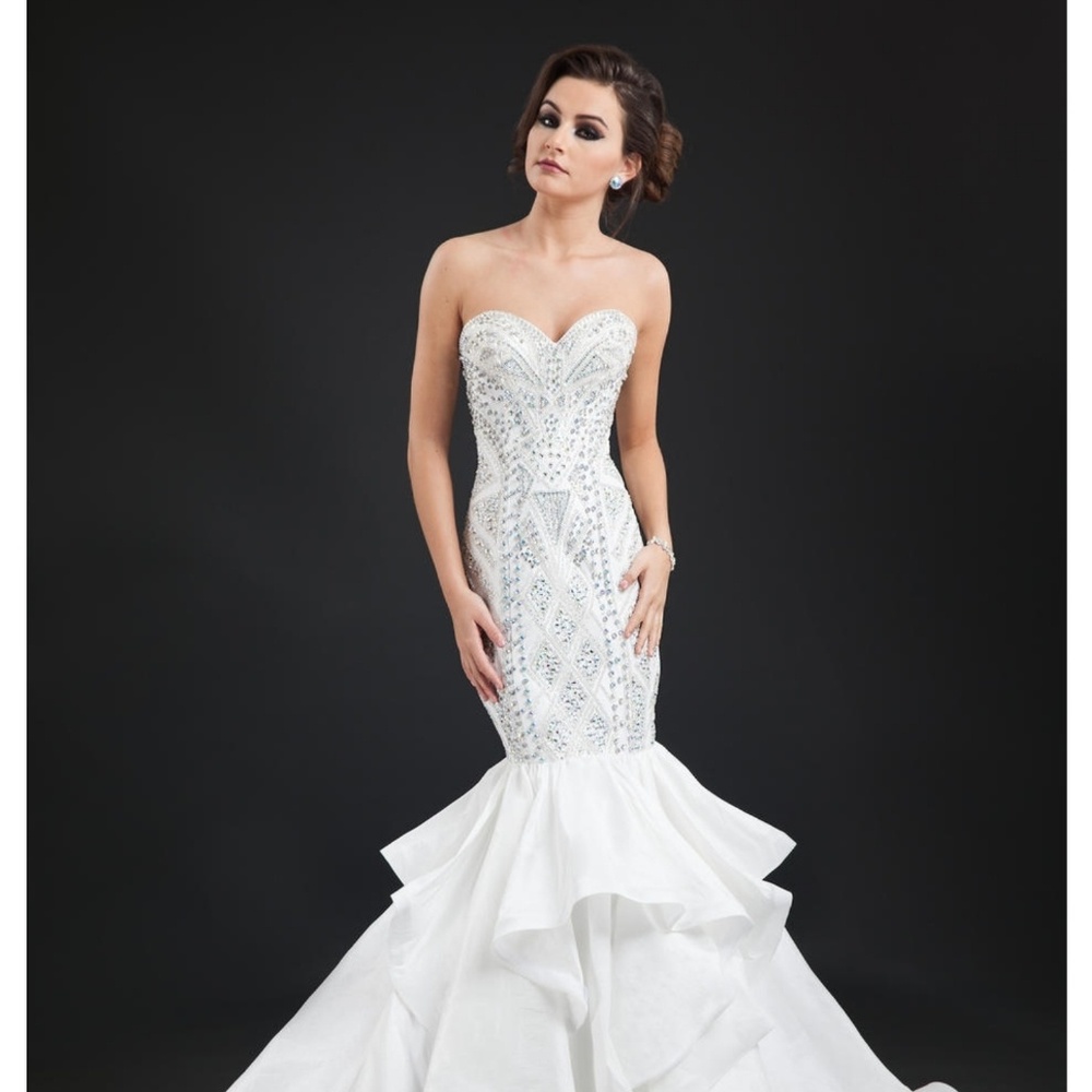 Size 4 Brand New Rachel Allen White Mermaid Gown